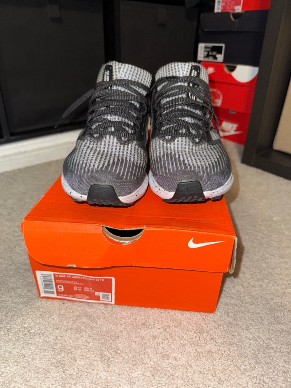 Nike Air Zoom Pegasus 39 'Black Dark Smoke Grey' - Picture 2 of 7
